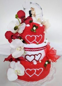 VER Textilní dort třípatrový svatební vyšitá srdíčka